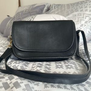 VINTAGE COACH Black Leather Shoulder Bag